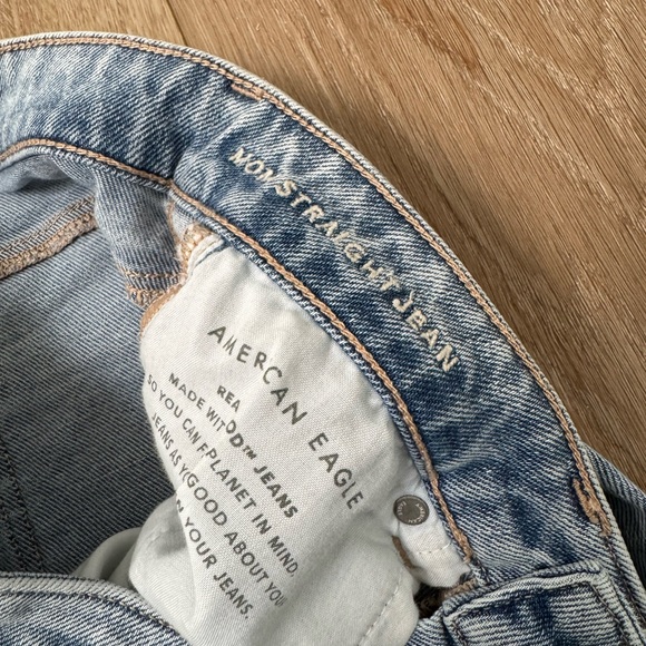AE Mom Straight Jean size 4 short - Picture 4 of 6